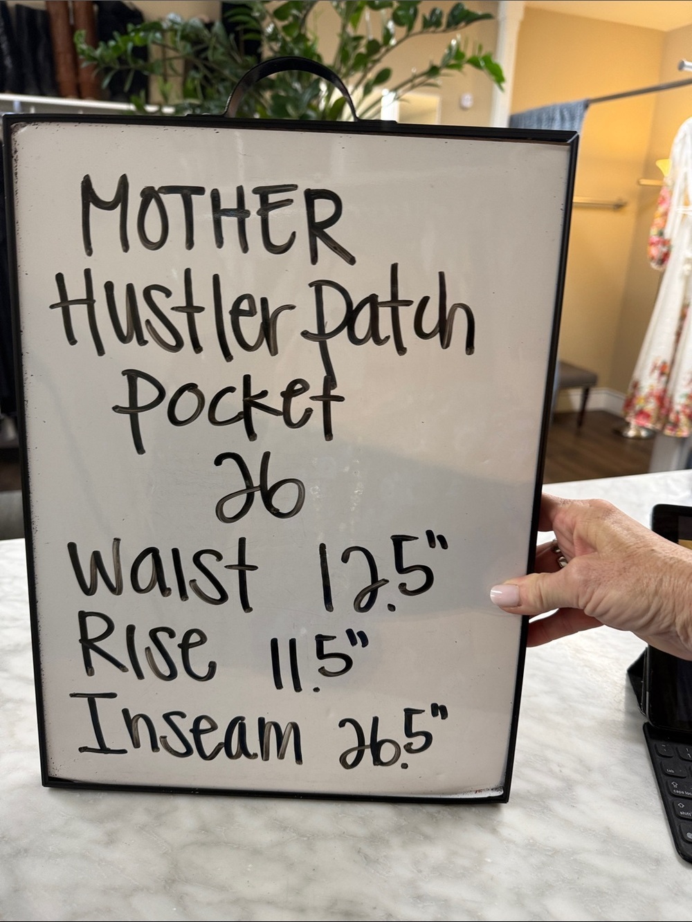Mother Hustler Roller Patch Pocket Jeans in Out for The Evening Size 26 - Picture 9 of 15